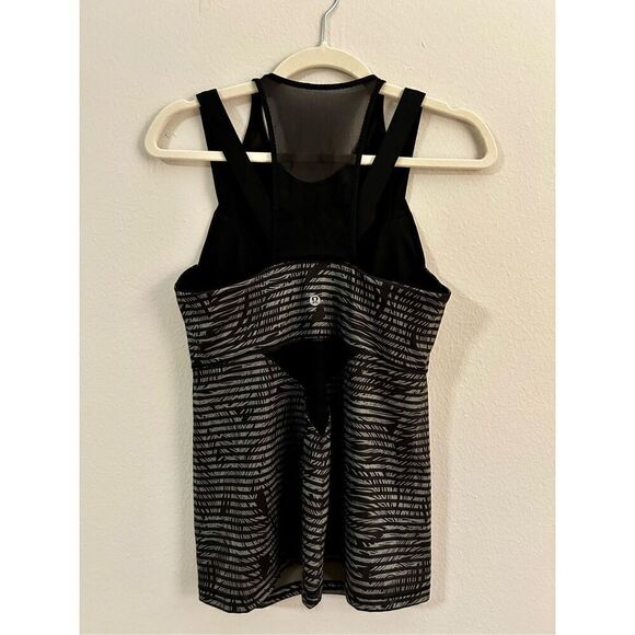 NWOT Lululemon Running In The City Tank Size 8 - Picture 3 of 6